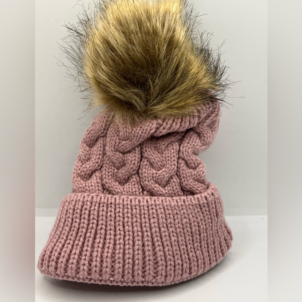🖤 NWT- Adorable, Warm Pom Pom Baby Beanie 🖤 - Picture 1 of 4